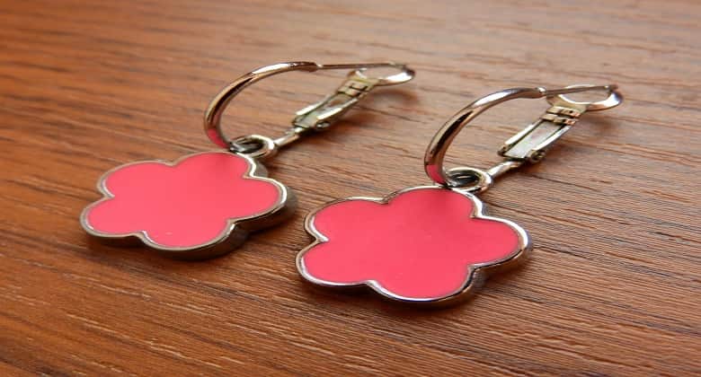 Earrings Buying Guide: Choosing the Right Pair